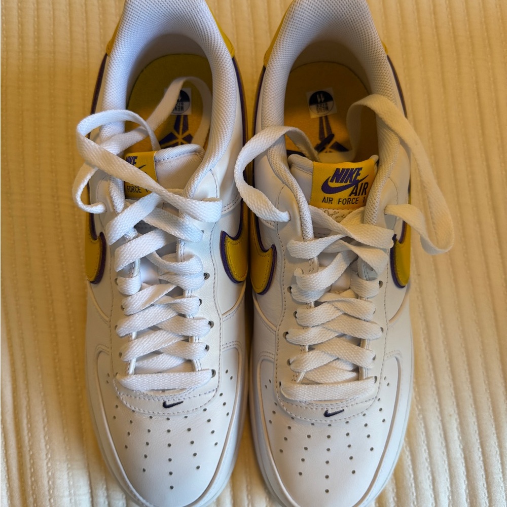 Nike Air Force 1 Low Retro QS KB in White and Gray - Picture 3 of 7